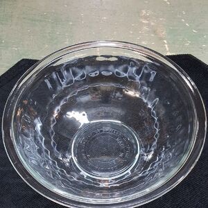 Pyrex 2.5 Qt. Glass bowl model #325  mixing bowl
